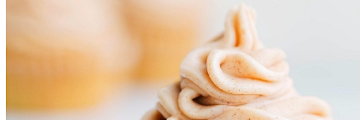 PUMPKIN CUPCAKES WITH CINNAMON CREAM CHEESE FROSTING
