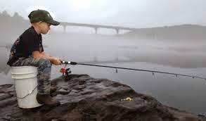  gambar  orang sedang  memancing  ikan  gambar  lucu gif 