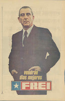 Eduardo Frei Montalva, né le 16 janvier 1911 à Santiago au Chili, et mort assassiné le 22 janvier 1982 dans la même ville, est un homme d'État chilien, président de la République du Chili de 1964 à 1970 et leader de la Démocratie chrétienne. / Propagande électorale parue dans le journal El Mercurio, le 1er mars 1973.