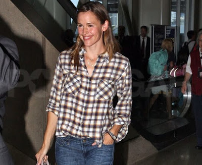 Jennifer Garner lands at LAX.
