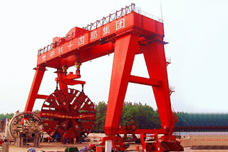 Gantry crane for shield tunneling machine