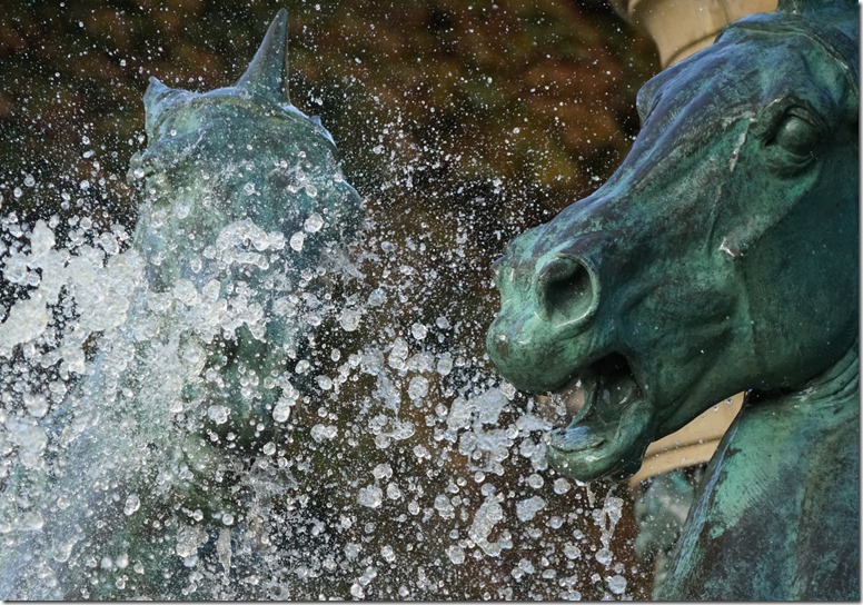 paris 2016 jardin de les grande explorateurs fountain 110616 00004