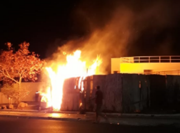  Em Delmiro Gouveia, incêndio é registrado na parte externa do prédio do Memorial construido em homenagem ao industrial Delmiro Augusto da Cruz Gouveia 