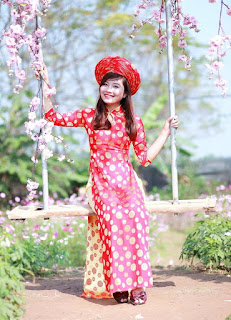 Girl xinh mặc áo dài thướt tha đón tết