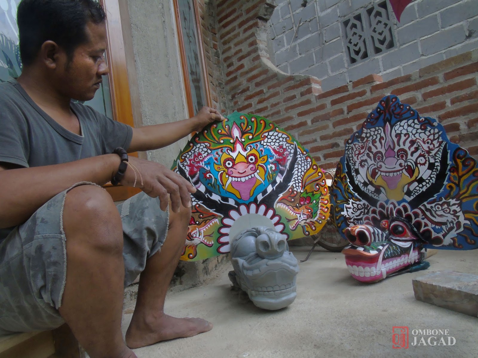 Pembuat Barongan Dan Keris Dari Dusun Ngembong OMBONEJAGAD