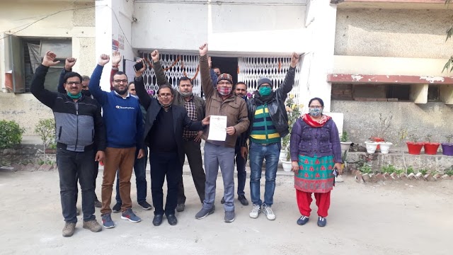  रोडवेज कर्मचारी संयुक्त परिषद उत्तर प्रदेश, लखनऊ के आदेश के ​खिलाफ किया प्रदर्शन