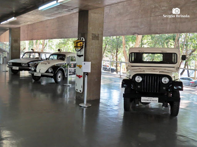 Vista ampla de algumas viaturas antigas da Polícia Civil - Museu da Polícia Civil - Butantã - São Paulo