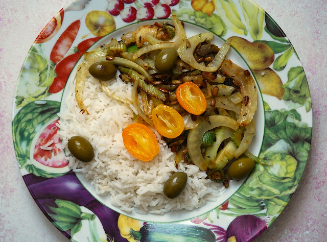 Fenouil sauté avec kumquats, olives et riz