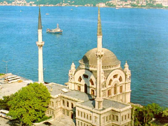 جامع دولما بهجة في إسطنبول