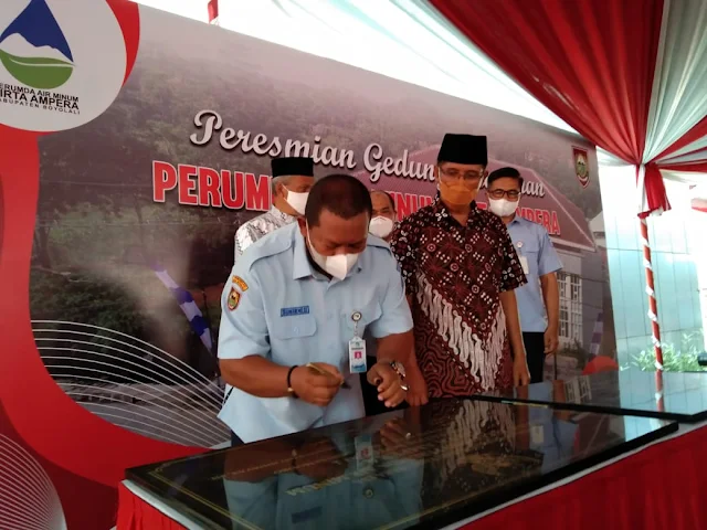 Peresmian gedung pelayanan Perumda Air Minum Tirta Ampera