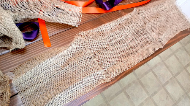 burlap for Easy, No Sew, No Glue Halloween Spooky Eyeball Garland