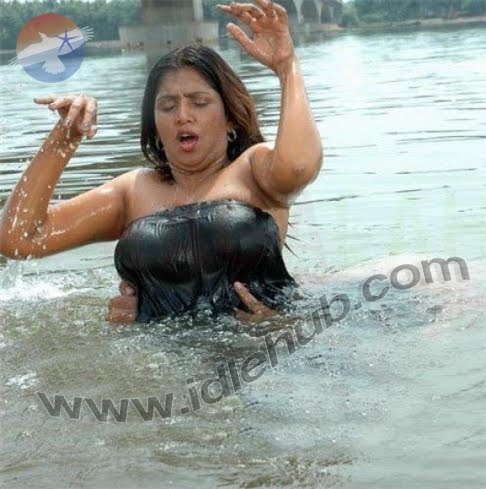 Bhuvaneswari WET- HOT Exposing Boobs