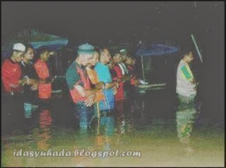 Himpunan Gambar Menarik Semasa Banjir 2013