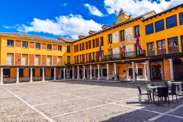 Plaza Mayor de Tordesillas y Ayuntamiento