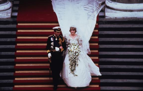 princess diana wedding gown. Princess Diana in wedding