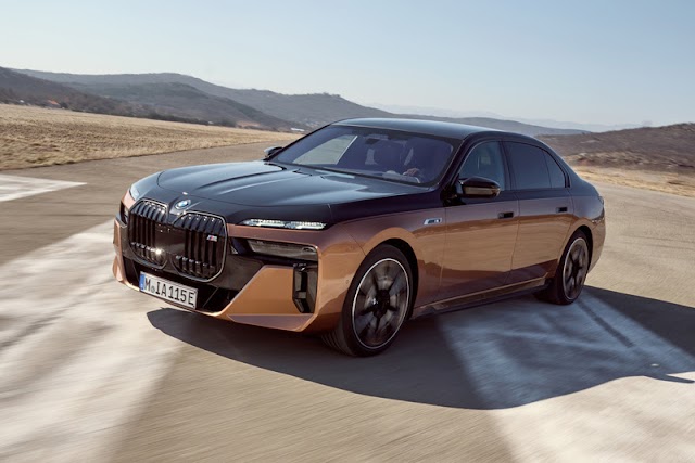 BMW i7 chega às plataformas de streaming de uma maneira nunca vista.