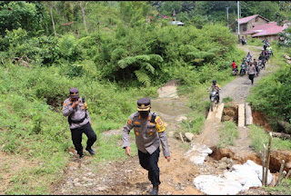 Kapolres Mamasa Turun Langsung Tinjau Bencana Tanah longsor di Tabulahan