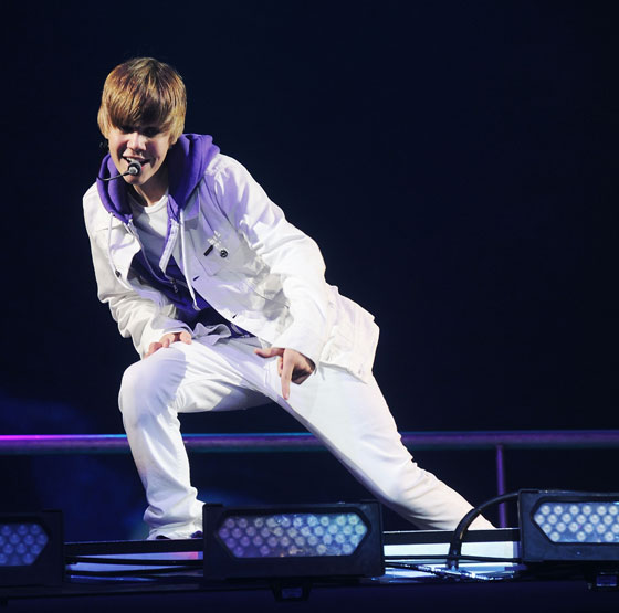 justin bieber dancing. star justin bieber dancing