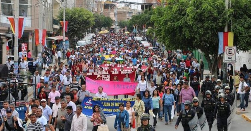 Docentes de Piura que acataron huelga alistan paro por recorte de sueldo