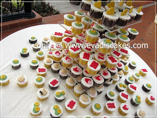 Picture of Penang Cakes - Evadis Cupcakes - Piggies Wedding Cupcakes Arrangement