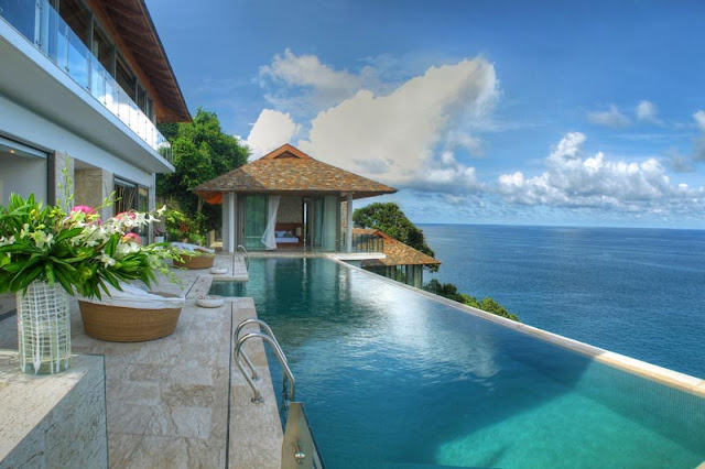 Swimming pool overlooking the ocean in Phuket 