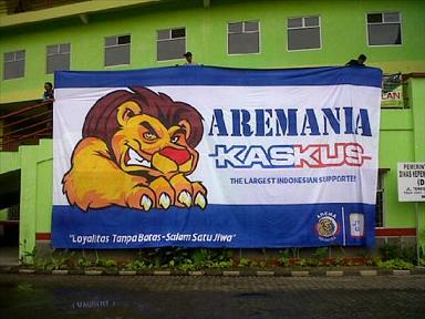 Bendera Arema Indonesia Berkibar Di Piala Dunia, Aremania 