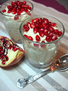 creamy-oatmeal-with-pomegranate