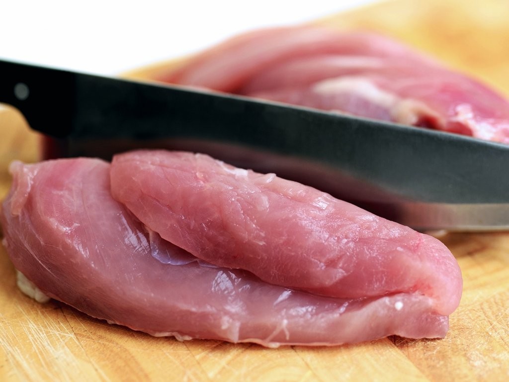 FRANGO: Com demanda externa firme, valor da carne está em alta no mês