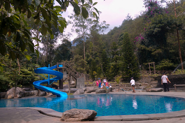 Kolam Renang 2 Taman Bougenville