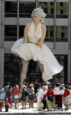 Marilyn Monroe Beautiful Huge Statue Photos