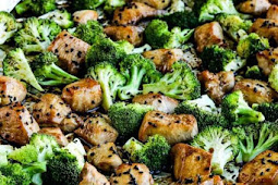 LOW-CARB SESAME CHICKEN AND BROCCOLI SHEET PAN MEAL