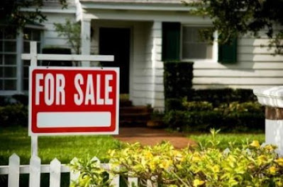 House for sale sign outside of a home.