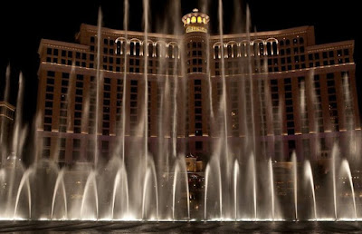 The Bellagio Casino Fountain Show Seen On www.coolpicturegallery.net