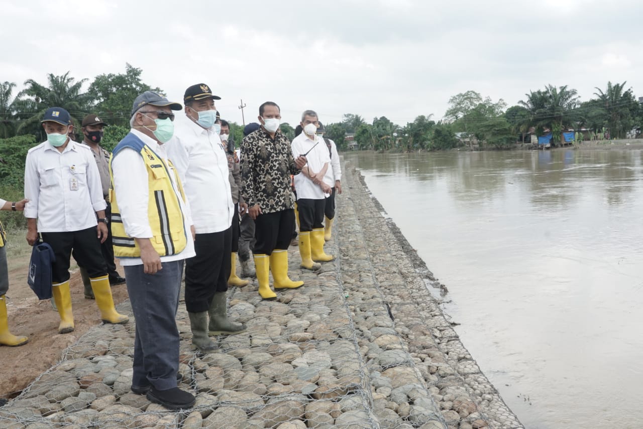 Walikota Tebingtinggi Menyambut Menteri  PUPR Yang Meninjau Kondisi Sungai Padang