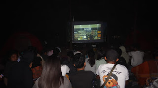 Tampilkan Karya Mahasiswa, Konsentrasi Jurnalistik Gelar Nobar di Pantai 