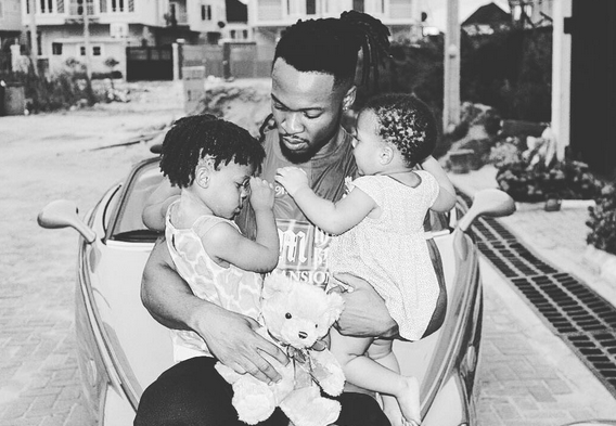 Flavour Nabania takes a picture with his daughters from Sandra Okagbue and Anna BANNER