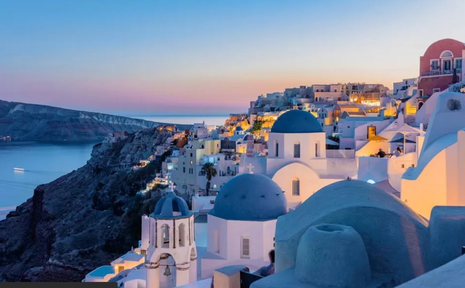 Santorini, Greece: Natural Beauty, Cultural Heritage, and Activities