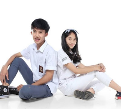 Gaya foto studio bareng pacar terbaru