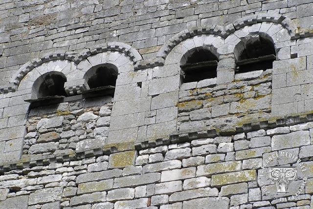 BLENOD-LES-PONT-A-MOUSSON (54) - Clocher roman de l'église Saint-Etienne