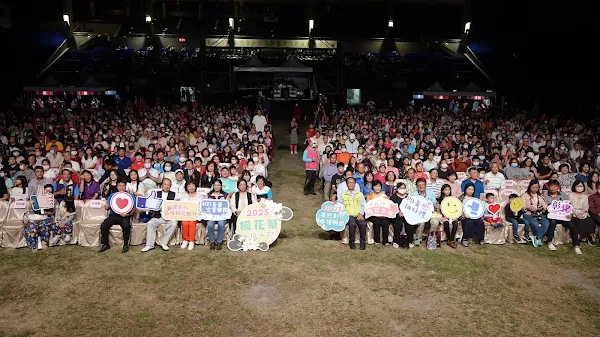 ▲「2025 美好彰化～幸福桐遊」桐花祭系列活動於今晚邀請「長榮交響樂團」為現場民眾帶來一場結合古典、民謠與電影配樂的高水準音樂饗宴。（記者林明佑攝）