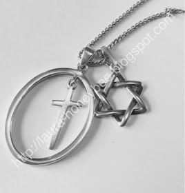 Cross and Star of David - Holocaust Remembrance Day http://laura-honeybee.blogspot.com/2016/01/why-wear-star-of-david.html