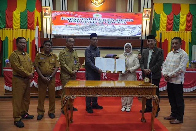 Rapat Paripurna, Wabup Lingga Sampaikan Laporan Pendapat Akhir Bupati terhadap Pertanggungjawaban APBD 2024