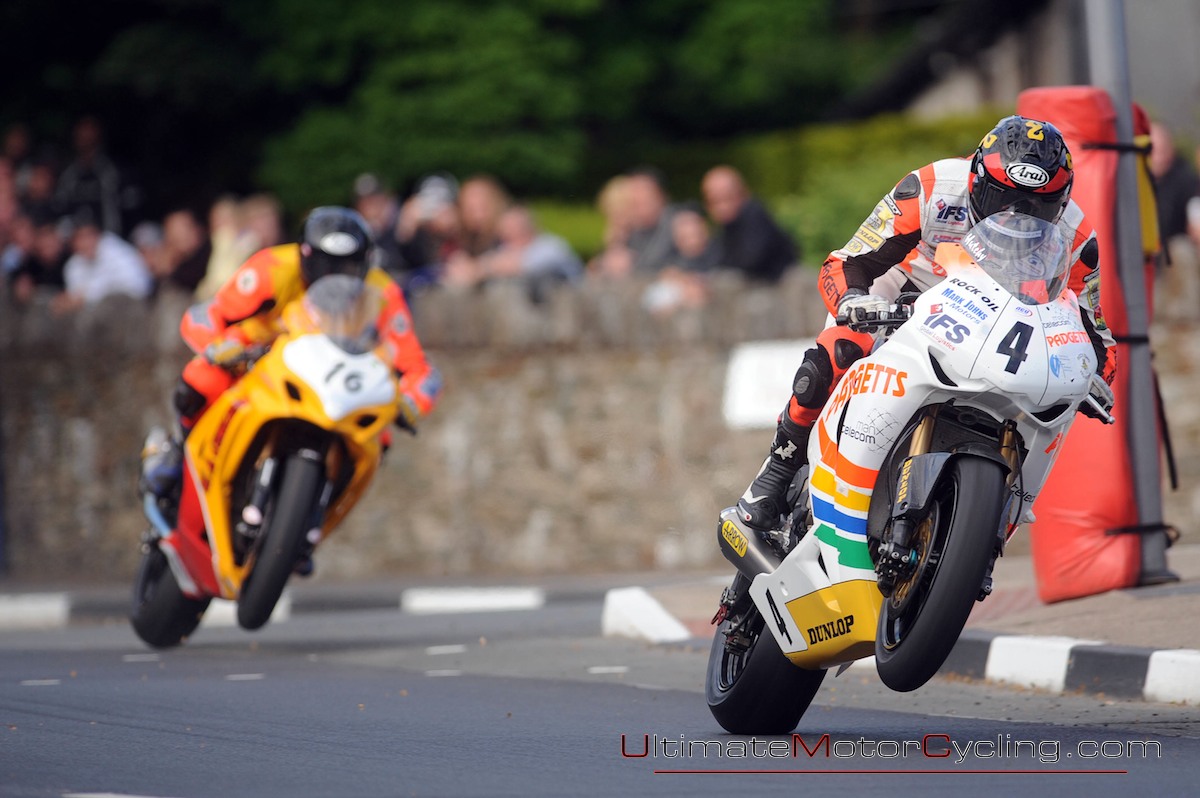 Isle_of_Man_TT_Ian_Hutchinson_Wallpaper.jpg