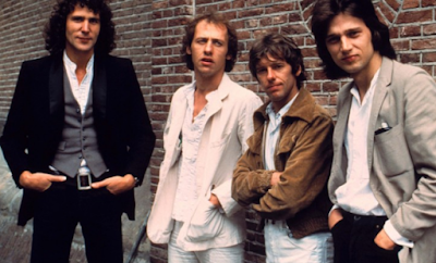 "Lirik Lagu Dire Straits - Money For Nothing"