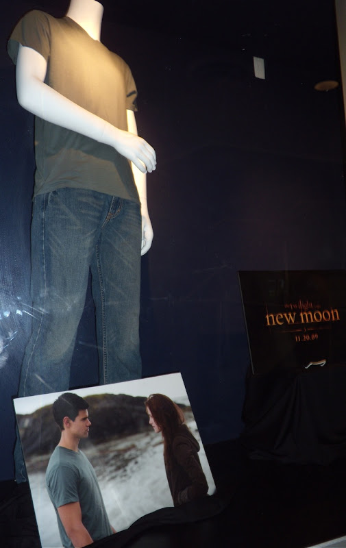 Taylor Lautner Twilight New Moon Jacob Black film outfit