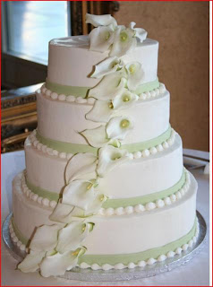 White Buttercream Wedding Cakes With Fondant