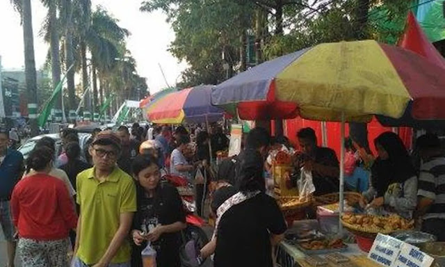 Pasar Takjil Taman Galaxy Bekasi