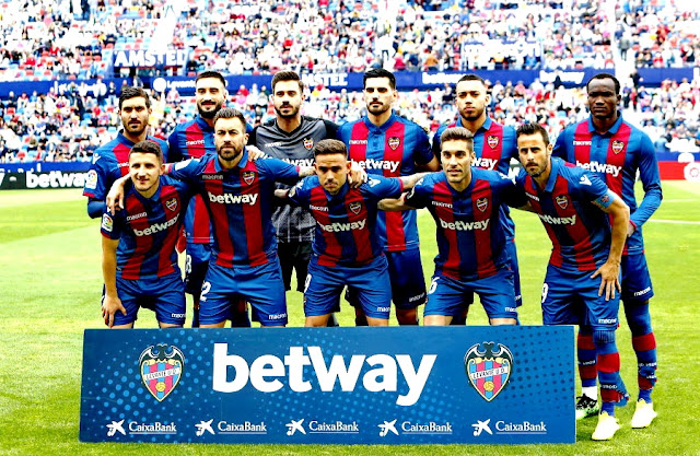 LEVANTE U. D. Temporada 2018-19. Campaña, Erick Cabaco, Koke, Chema, Rubén Vezo, Dwamena. Enes Bardhi, Luna, Roger, Rubén Rochina y Pedro López. LEVANTE U. D. 2 CLUB ATLÉTICO DE MADRID 2. Sábado 18/05/2019, 13:00 horas. Campeonato de Liga de 1ª División, jornada 38. Valencia, España, estadio Ciutat de València: 20.575 espectadores. GOLES: 1-0: 6’, Erick Cabaco. 2-0: 36’, Roger. 2-1: 68’, Rodri Hernández. 2-2: 79’, Sergio Camello.