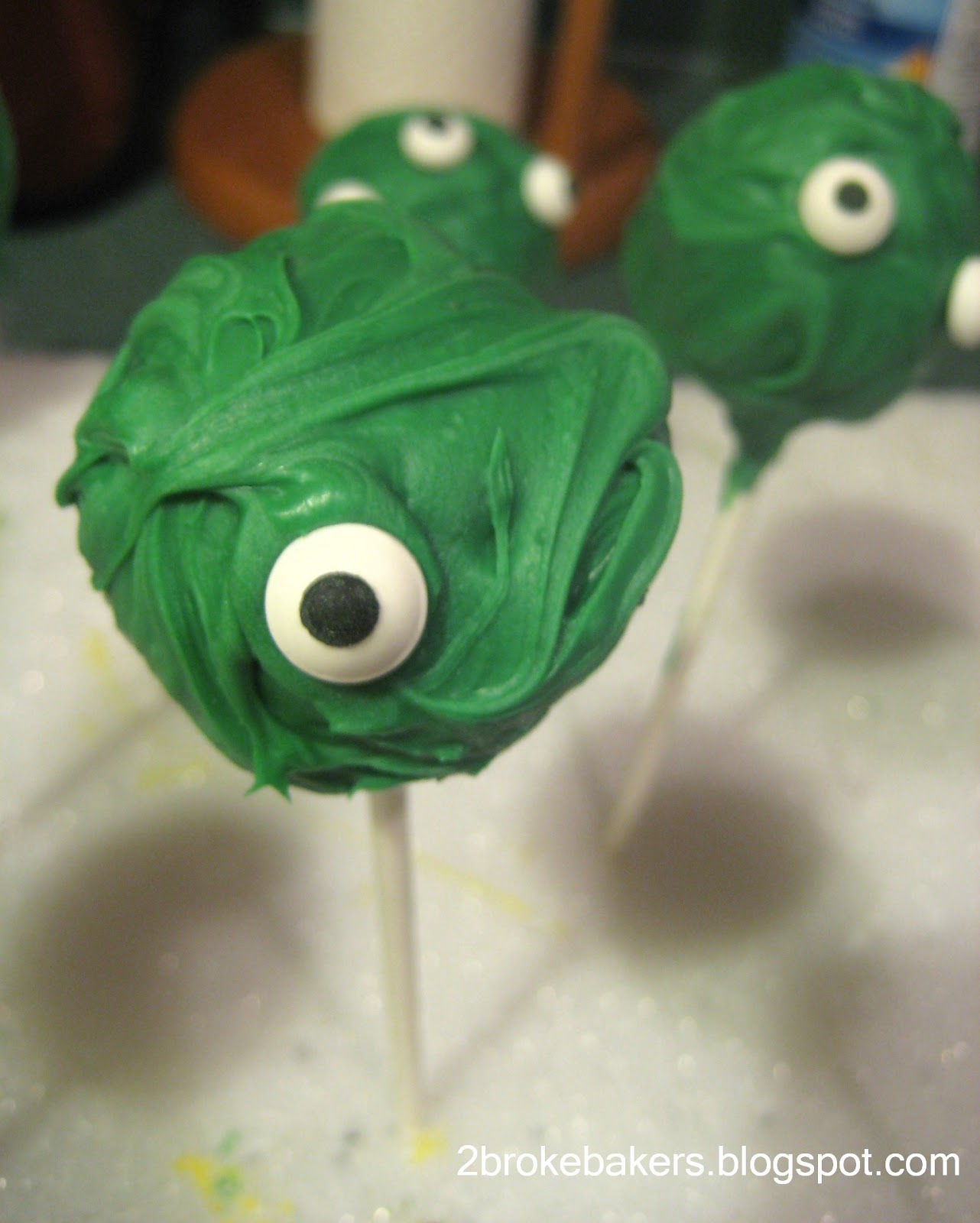monster cake balls One Eyed Monster Cake Pops