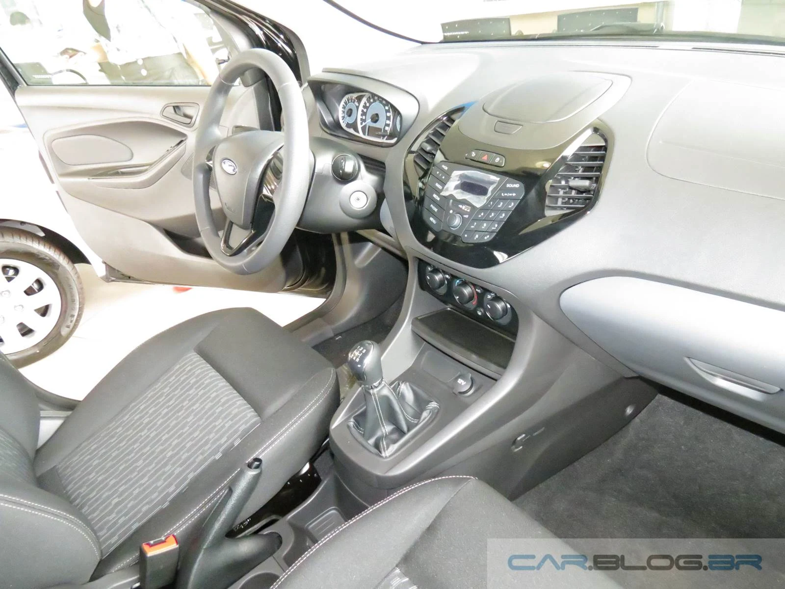 Novo Ford Ka+ Sedan (interior)